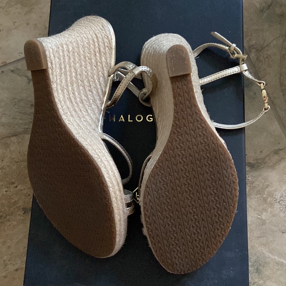 Michael Kors Pale Gold wedge  sandles  7,  4 inch rope wedge great for Summer. - Picture 4 of 7